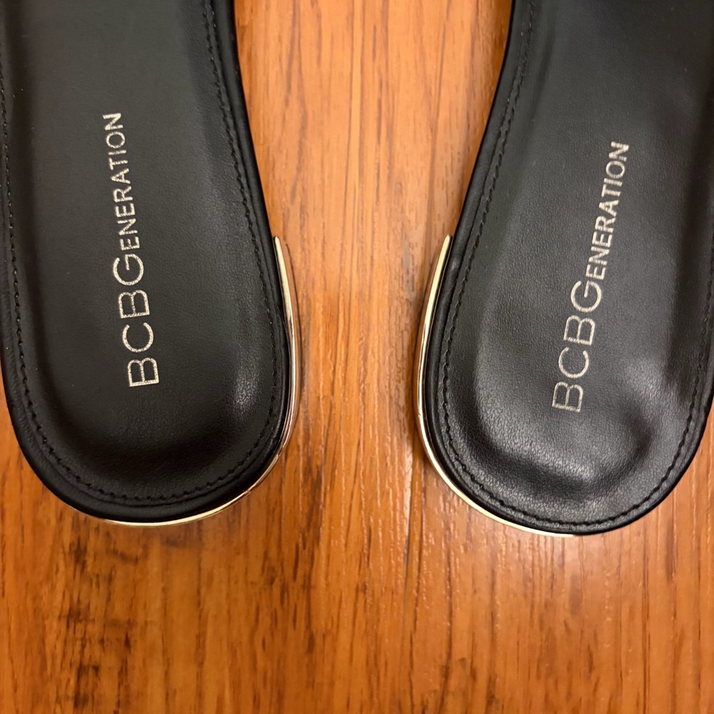 BCBGeneration Black Woven Leather Slide Sandals, size 10 - Picture 2 of 7